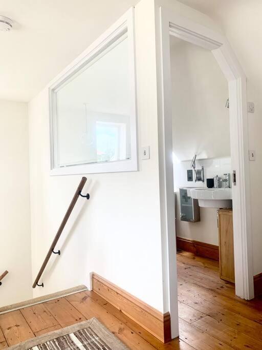 Delightful Ely House Bright And Warm With Cathedral View Apartment Ngoại thất bức ảnh